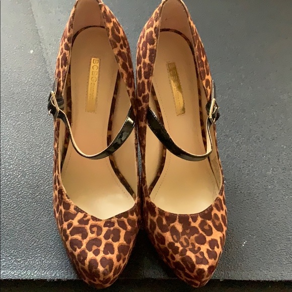 Shoes - Picture 2 of 4